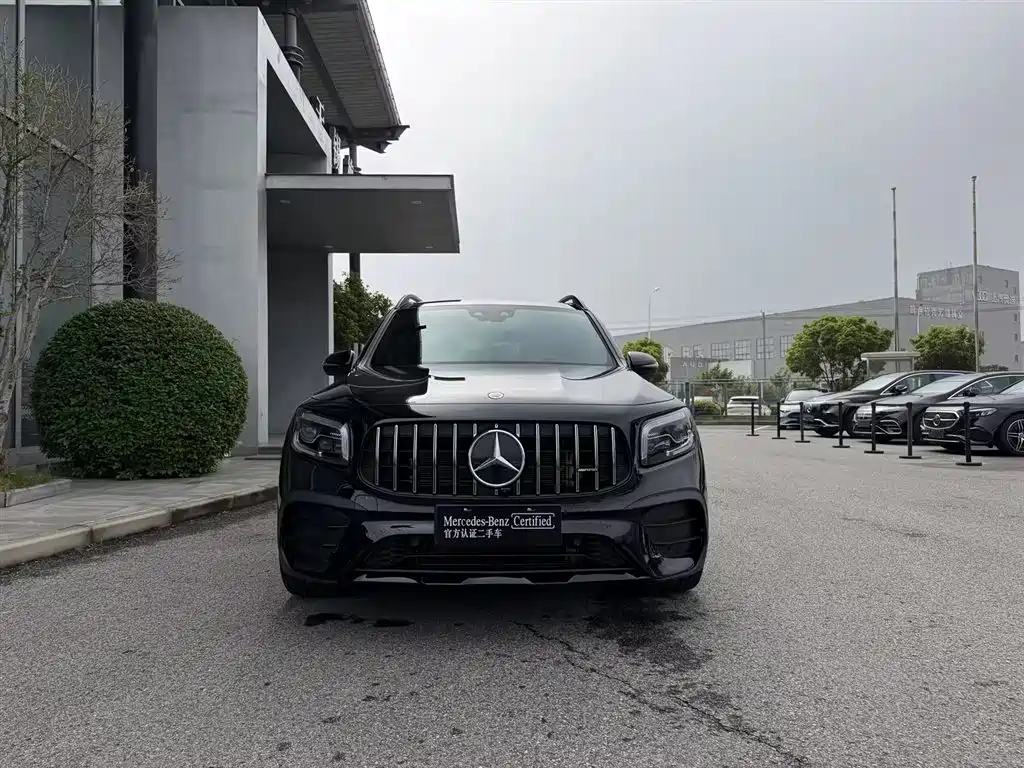 MERCEDES-BENZ GLB AMG