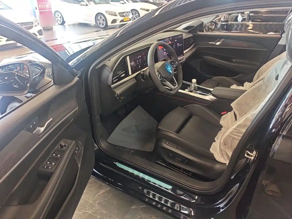 Volkswagen Passat 2026 2025 Pro 380TSI Dragon Fortune Edition