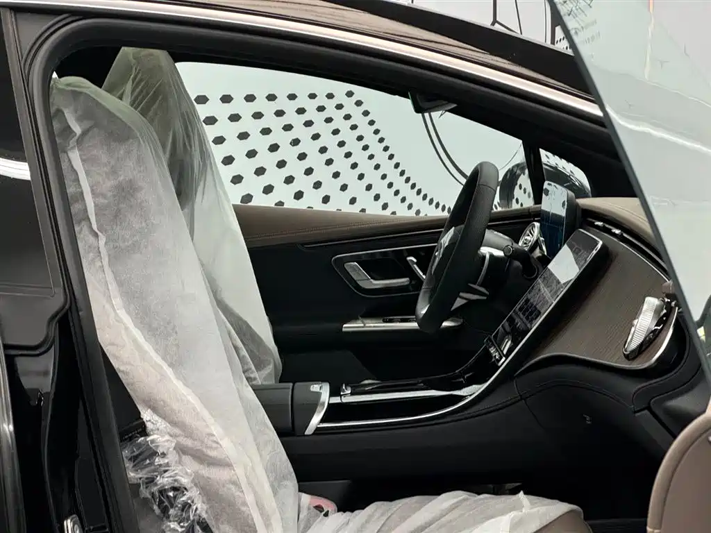 Mercedes-Benz EQE 2025 500 4MATIC Pioneer фото 9