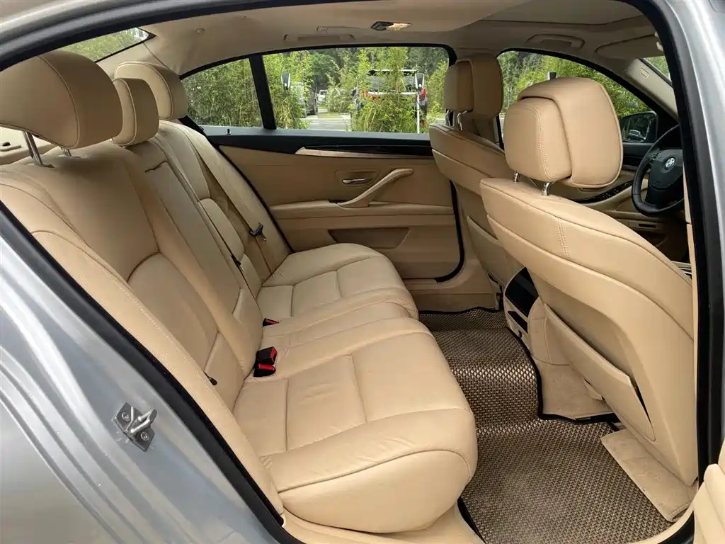 BMW 5 Series 2011 523Li Leading фото 11