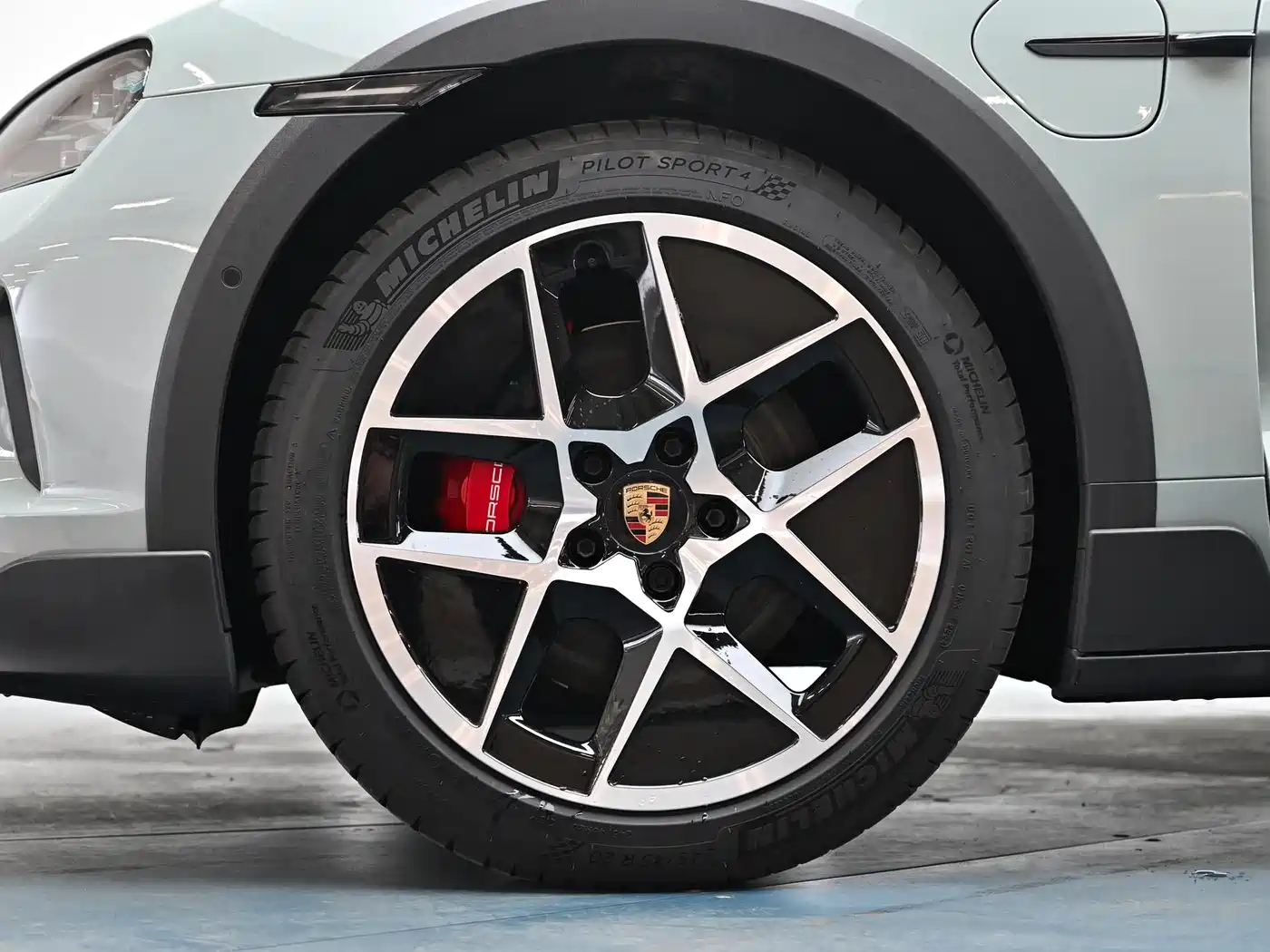 Porsche Taycan 2026 Taycan 4S Cross Turismo фото 9