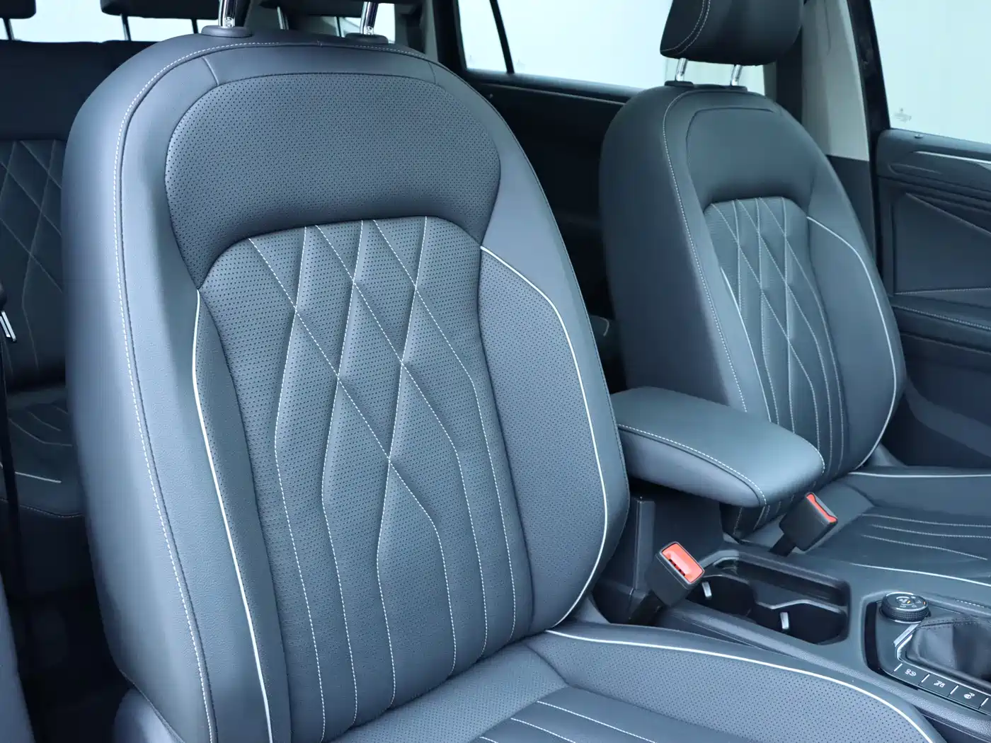 Volkswagen Tiguan L 2023 Facelift 380TSI Auto 4WD R-Line Cross Enjoy Edition 7-Seater фото 9