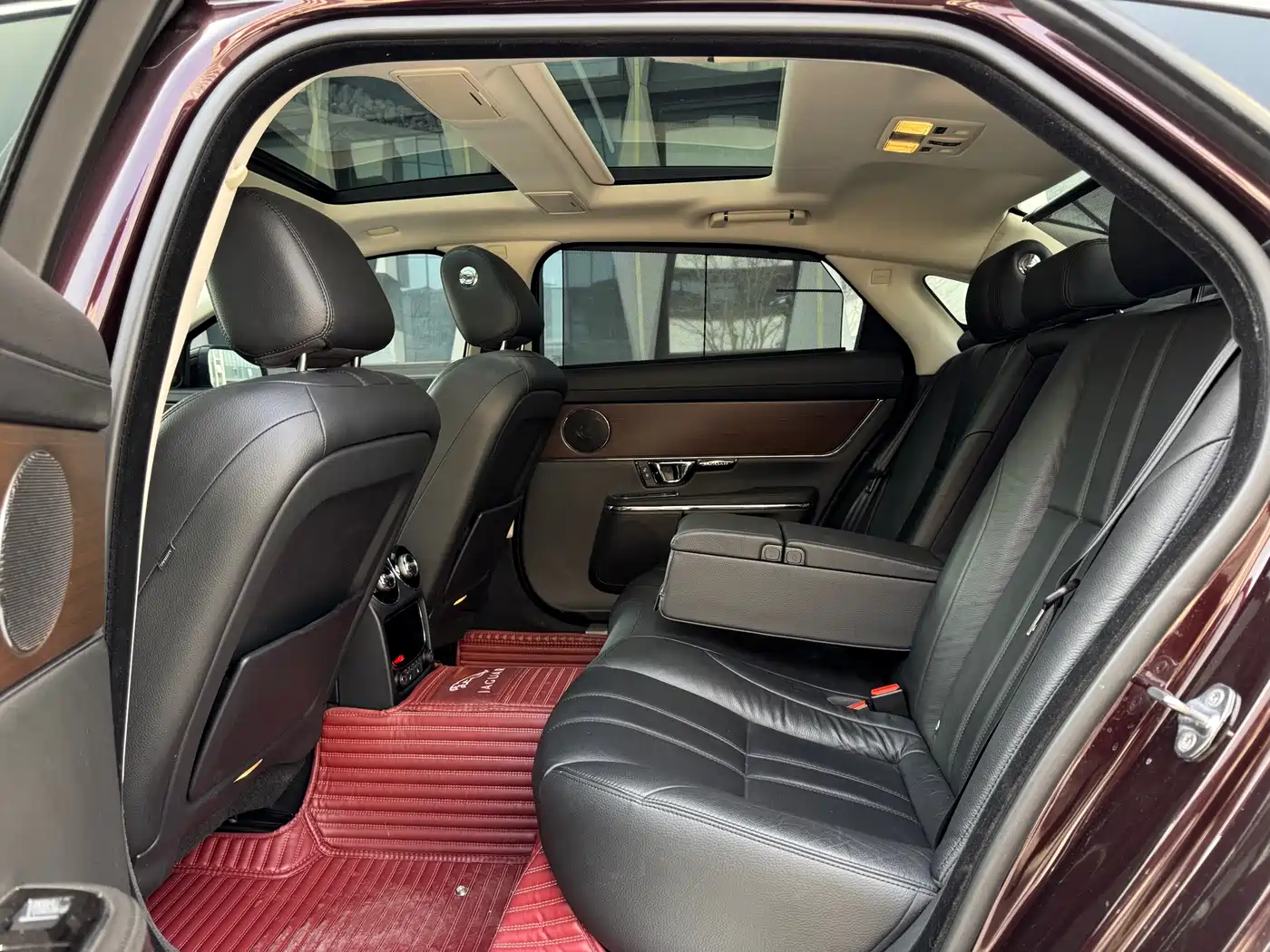 JAGUAR XJ