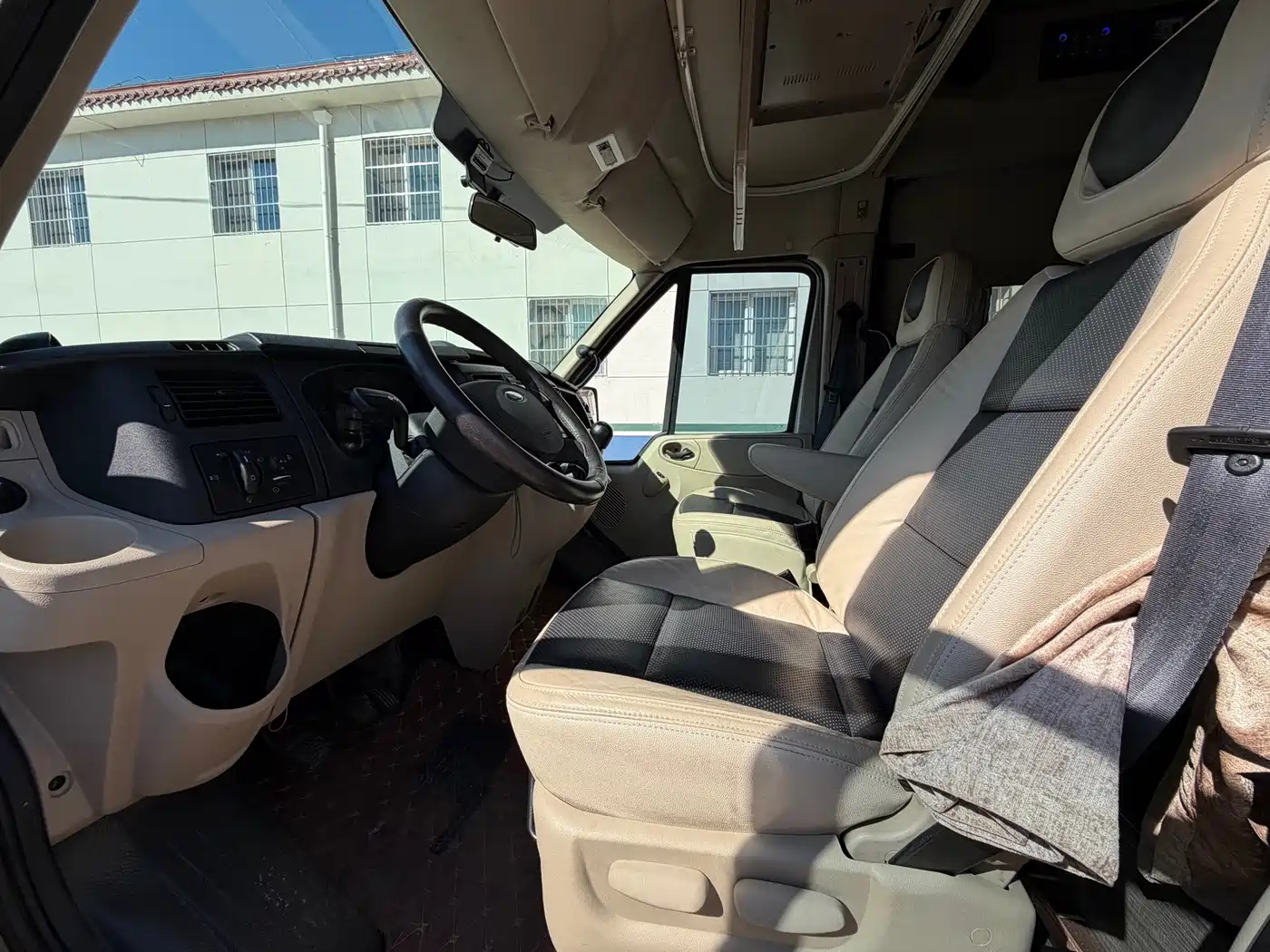 Ford New Generation Transit 2018 2016 Model 2.2T Long Wheelbase 6-Seater High-Roof Multi-Purpose Vehicle
