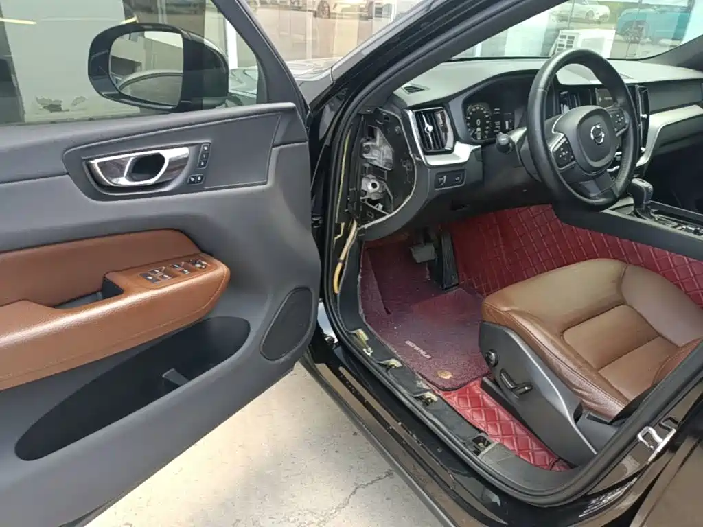 Фото 16 - Volvo XC60