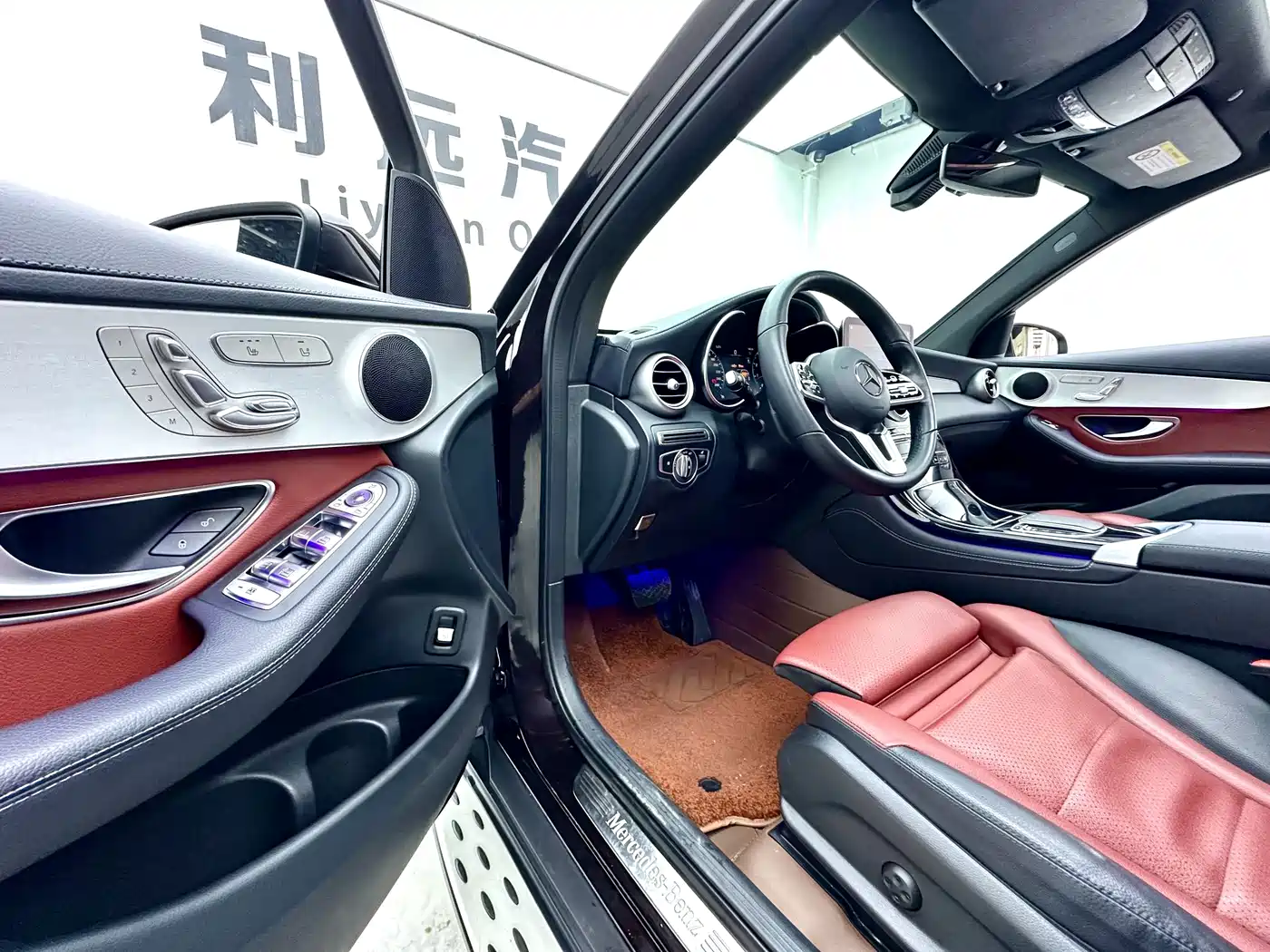 Mercedes-Benz GLC 2022 Facelift GLC 260 L 4MATIC Luxury Model фото 5