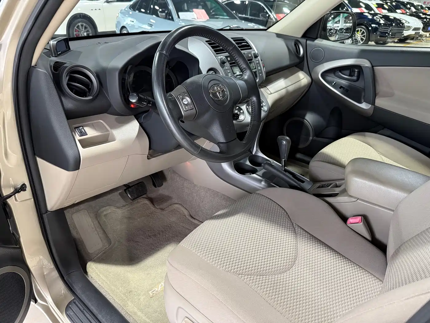 Toyota RAV4 (Import) 2006 2.4 Luxury фото 6