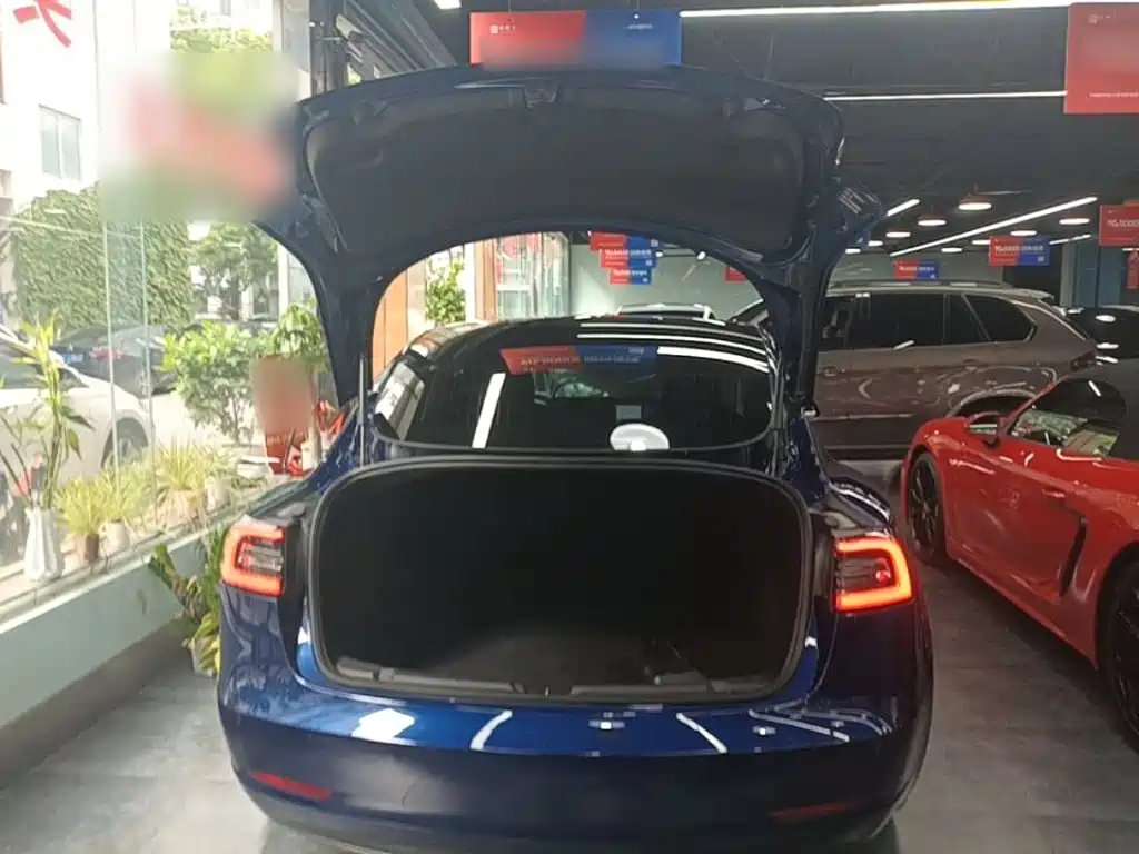 Фото 9 - Tesla Model 3