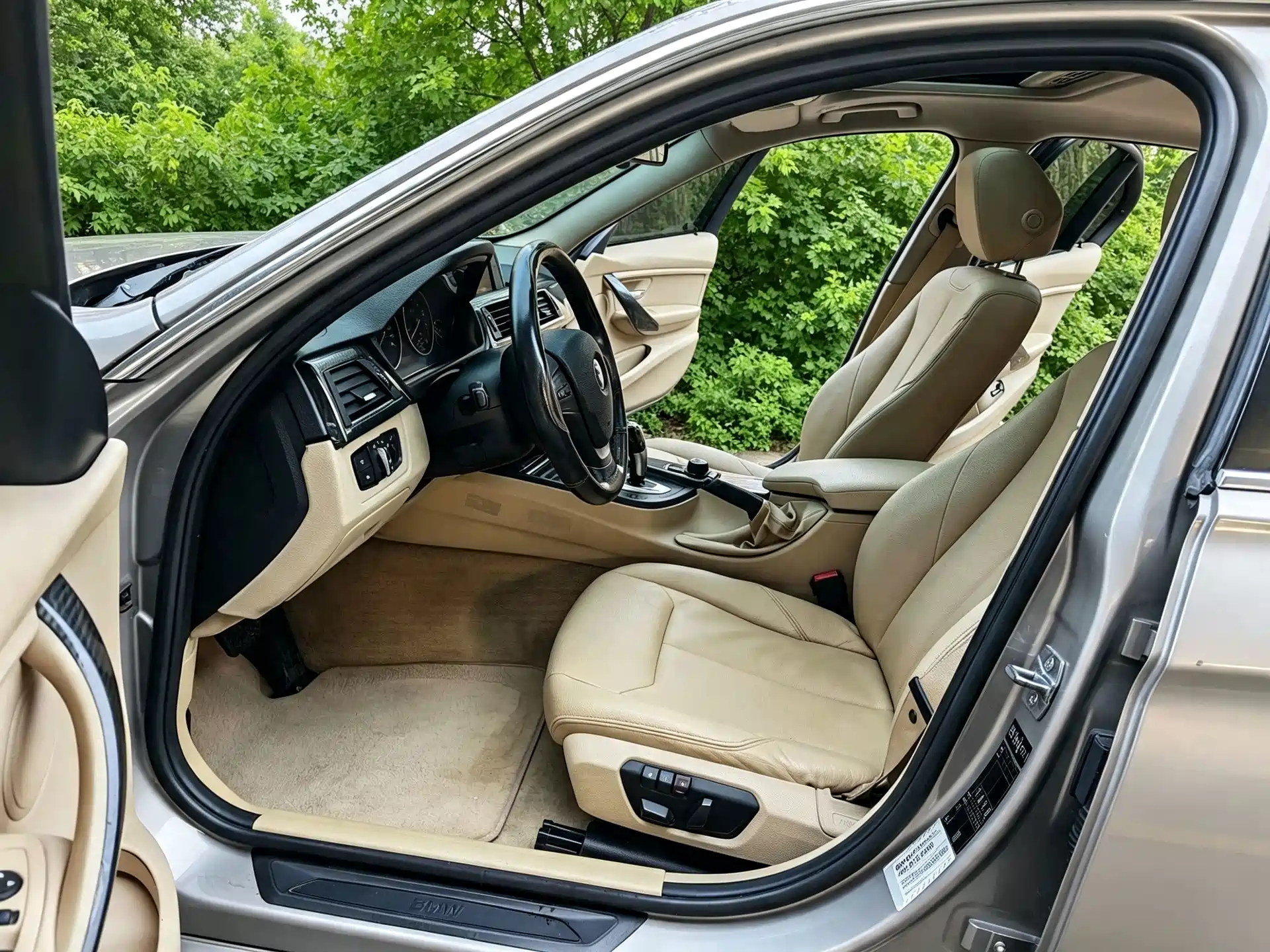 Photo 4 - BMW 3 Series