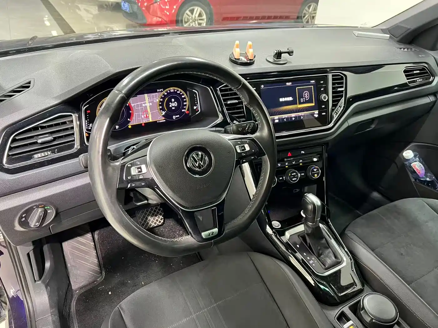 صورة 3 - Volkswagen T-ROC