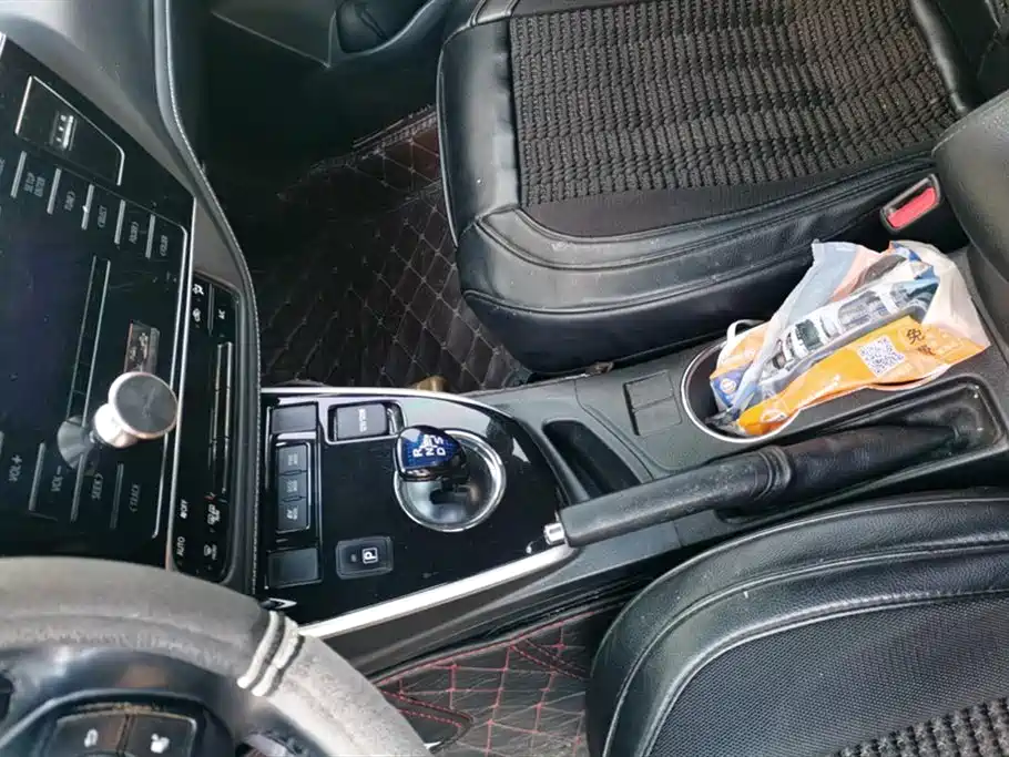 Toyota Corolla 2017 Facelift Hybrid 1.8L E-CVT Elite Edition фото 16