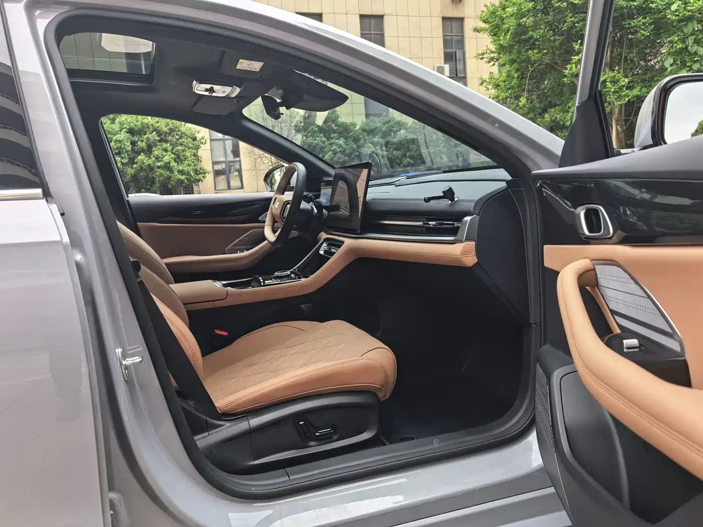Geely Galaxy Galaxy A7 2025 EM-i 150km Explorer+ Edition фото 20