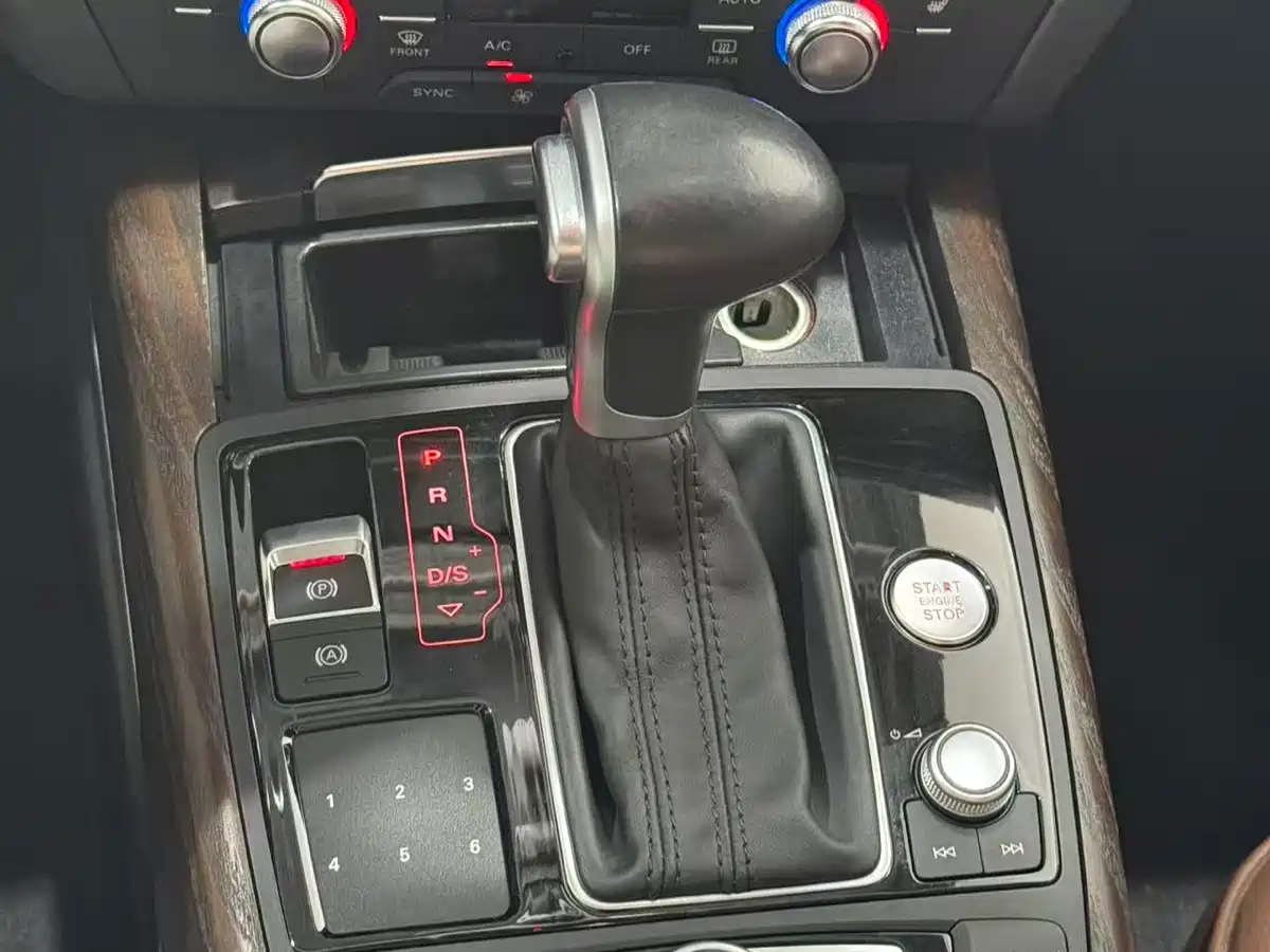 Audi A6L 2015 35 FSI quattro Comfort фото 13