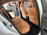 Фото 10 - Lexus UX