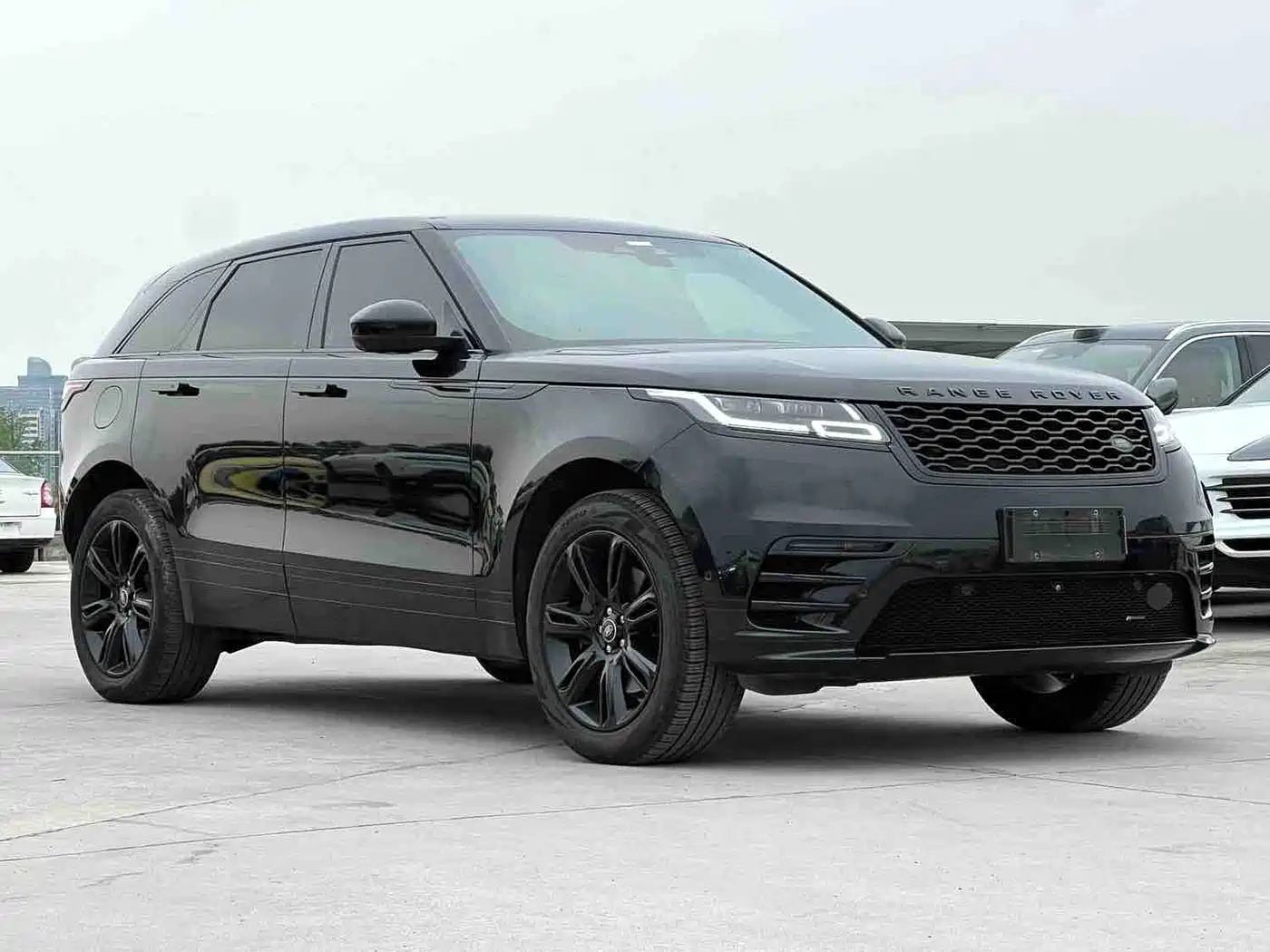 Land Rover Range Rover Velar 2023 250PS Gloss Black Collector's Edition фото 3