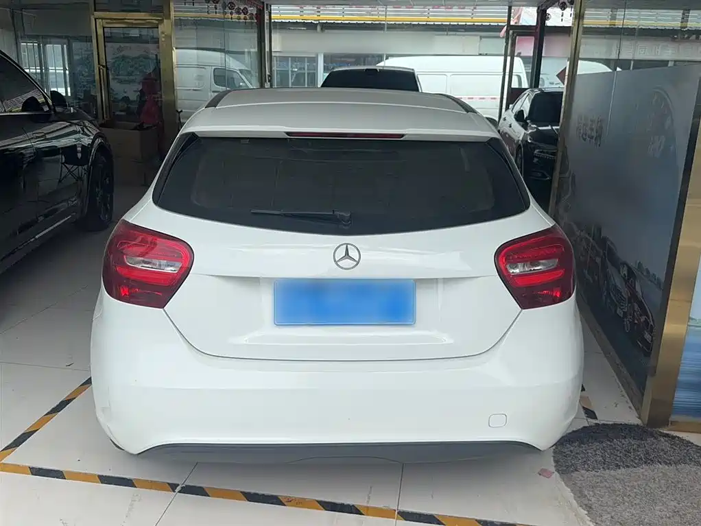 Mercedes-Benz A-Class (Import) 2017 Facelift A 180 фото 9