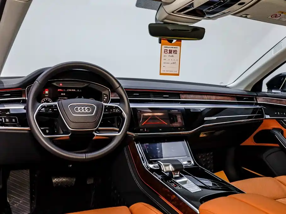 Фото 18 - Audi A8