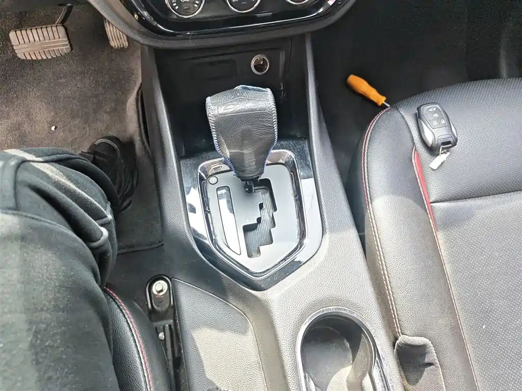 Soueast DX3 2017 2016 1.5T CVT Premium