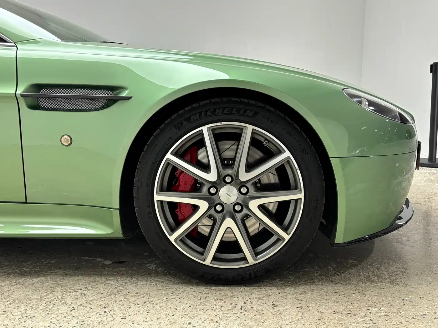 Aston Martin V8 Vantage 2014 2012 4.7L S Coupe