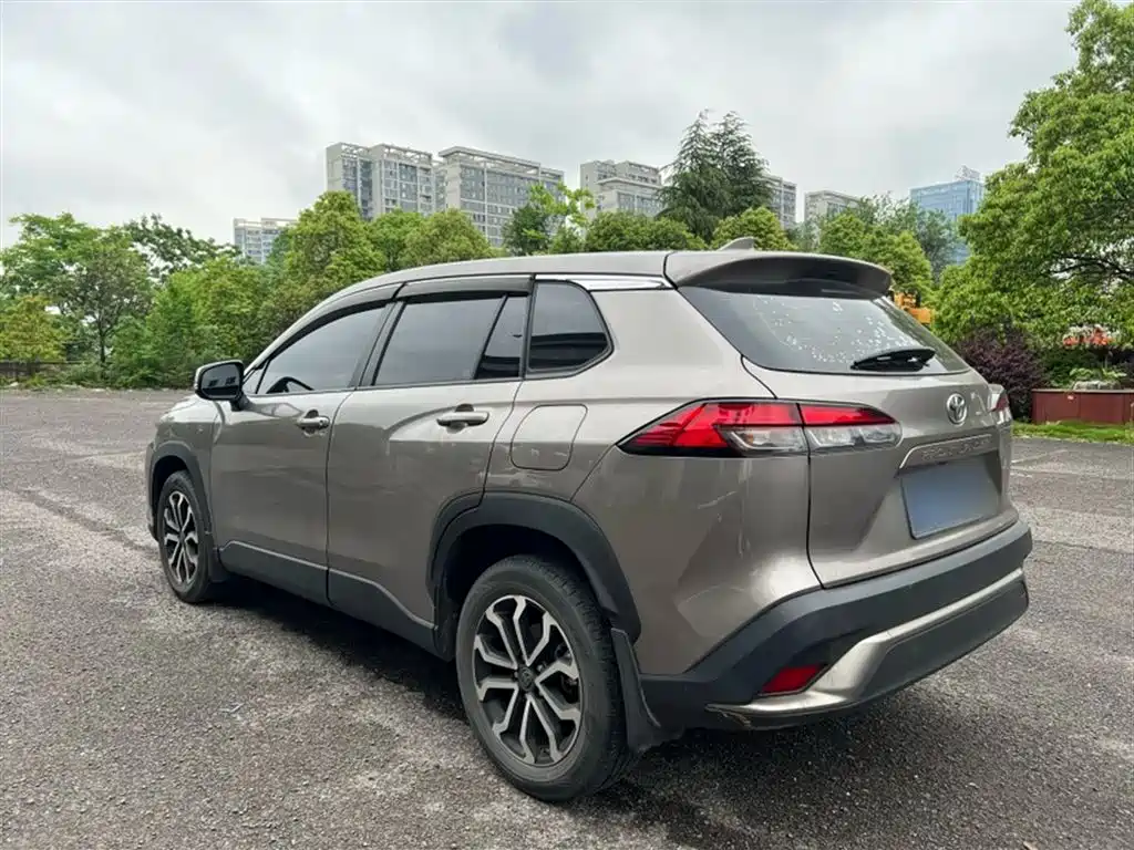 Toyota Frontlander 2022 2.0L CVT Luxury Edition фото 5