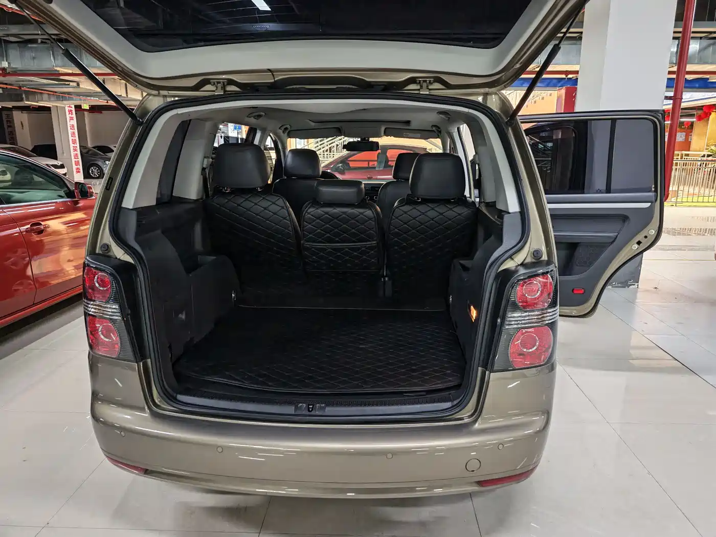 Volkswagen Touran 2015 1.4T DSG Comfort Edition 5-seater фото 7