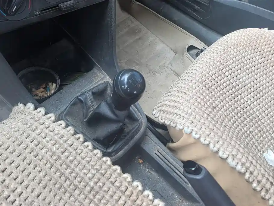 Volkswagen Santana 2015 1.6L Manual Trend Edition фото 16