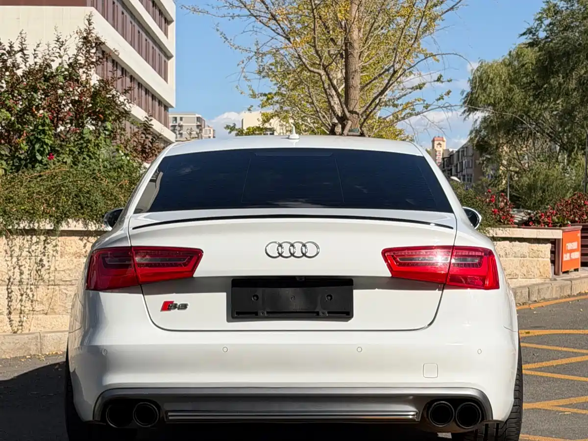 Photo 15 - Audi S6