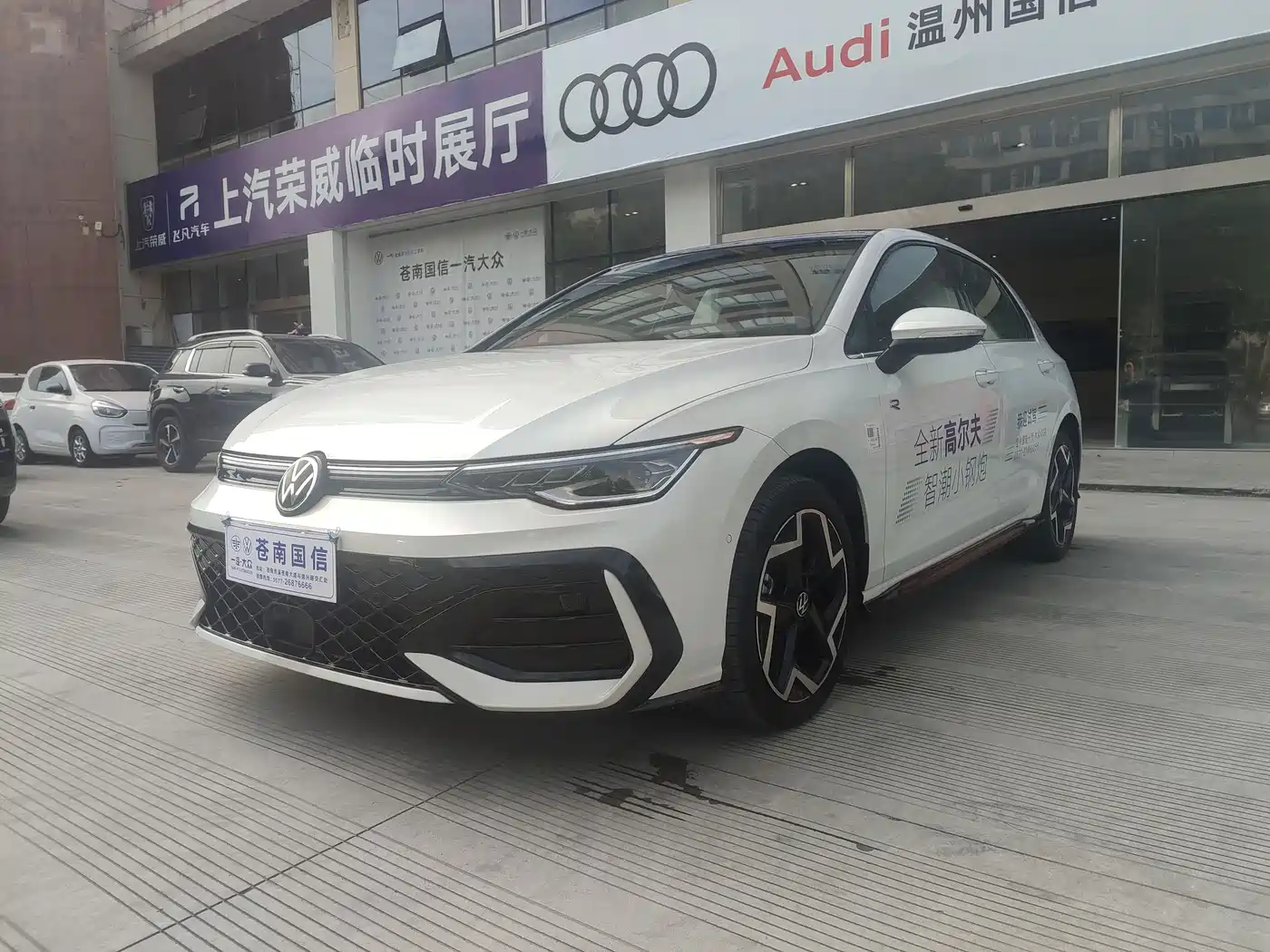 Volkswagen Golf 2025 Facelift 300TSI R-Line