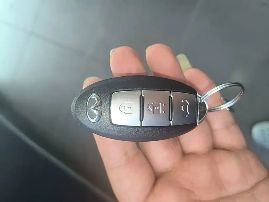 Photo 9 - Infiniti Q50L