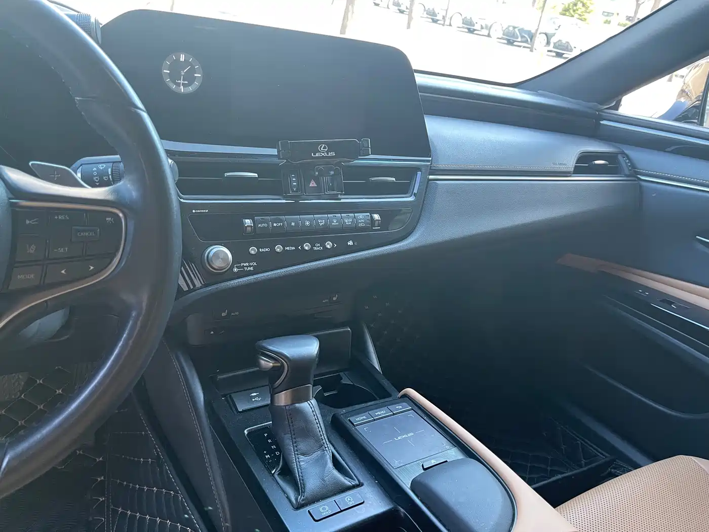 Lexus ES 2022 200 Excellence Edition фото 18