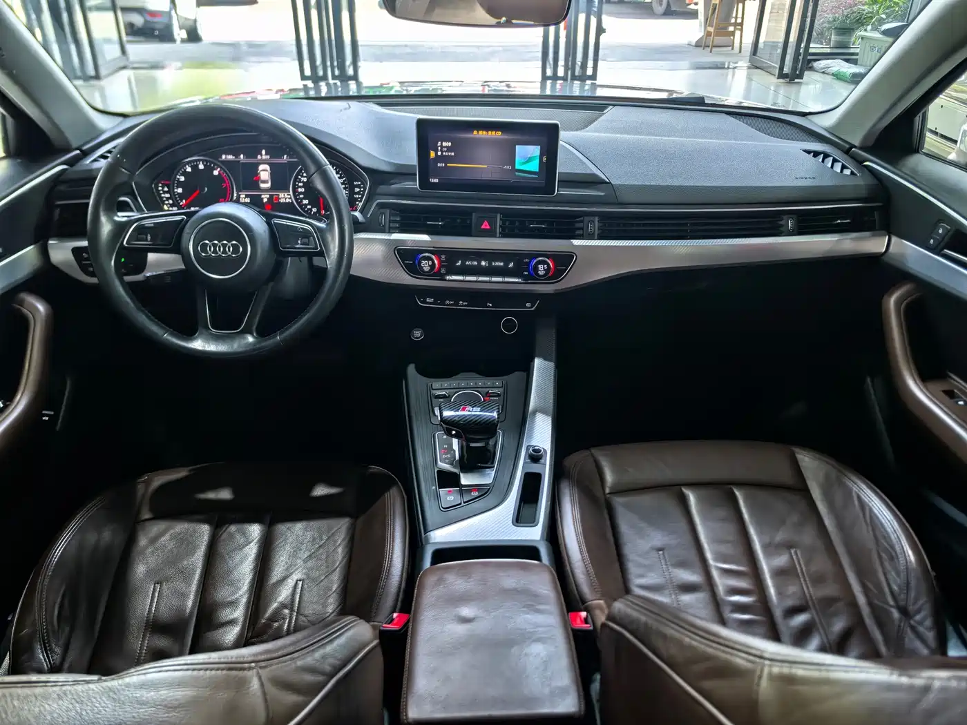 Фото 16 - Audi A4L
