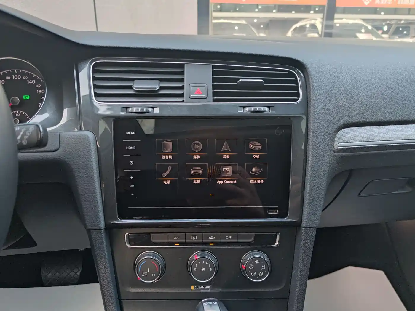 Volkswagen Golf 2020 Beloved Edition 280TSI DSG Comfort фото 9