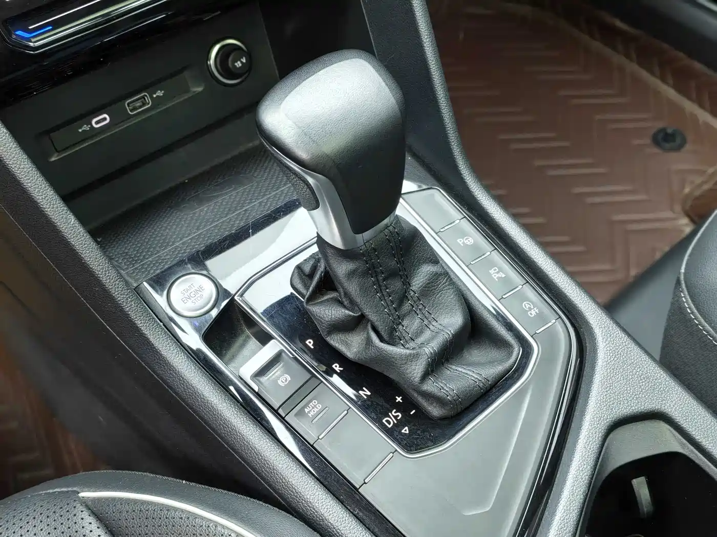 Volkswagen Tiguan L 2023 330TSI Auto 2WD R-Line Premium Edition фото 14