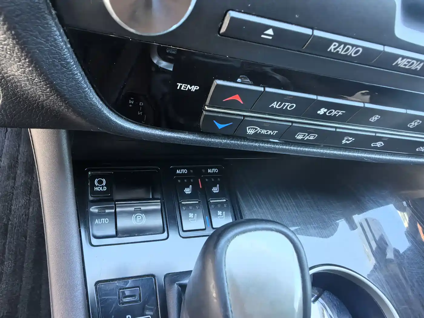 Фото 6 - Lexus RX