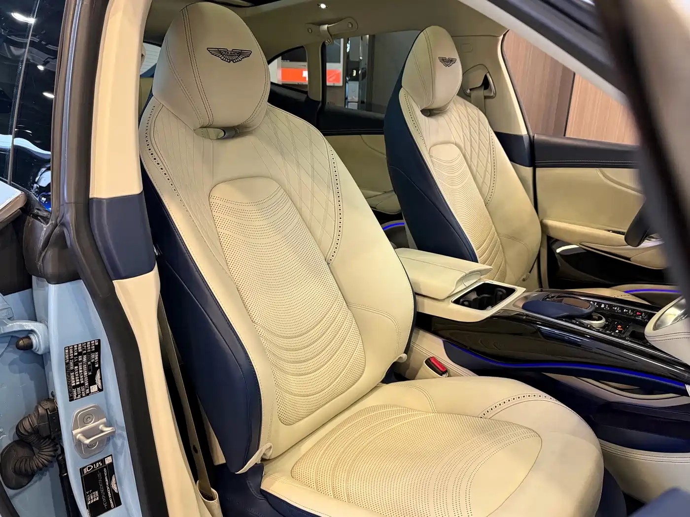 Aston Martin DBX 2022 2022 3.0T STRAIGHT-SIX