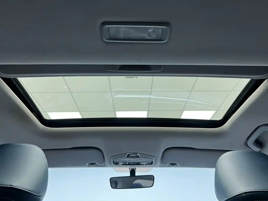Фото 22 - Geely Emgrand