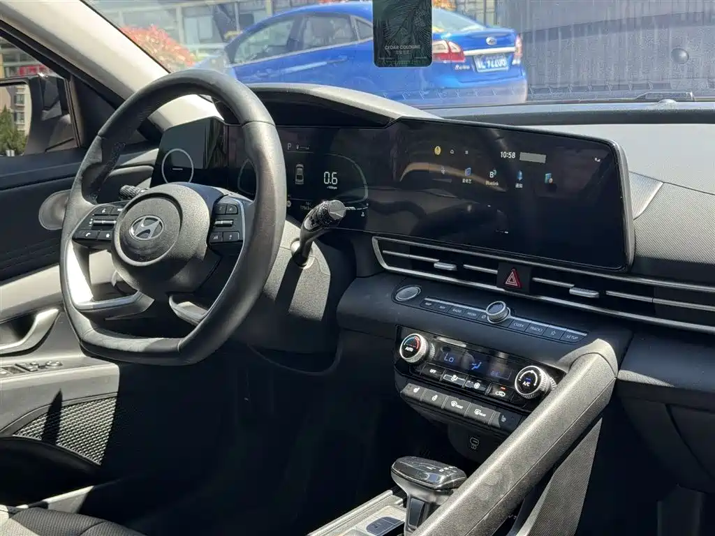 Hyundai Elantra 2023 Model 1.5L CVT LUX Premium Edition фото 7
