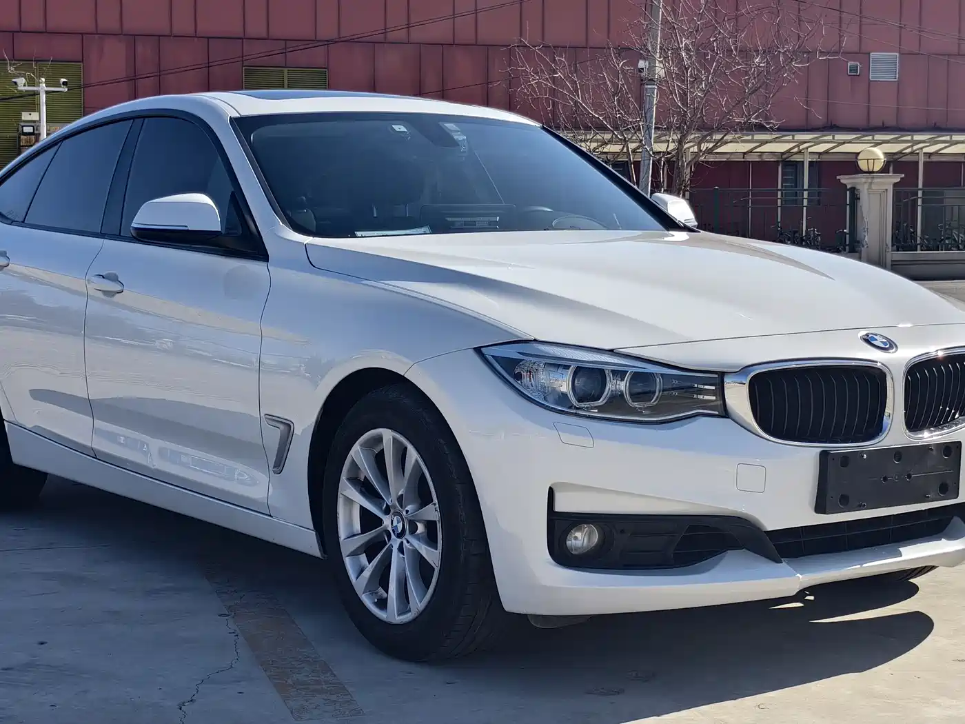 BMW 3 Series GT 2013 Model 320i Leading фото 3