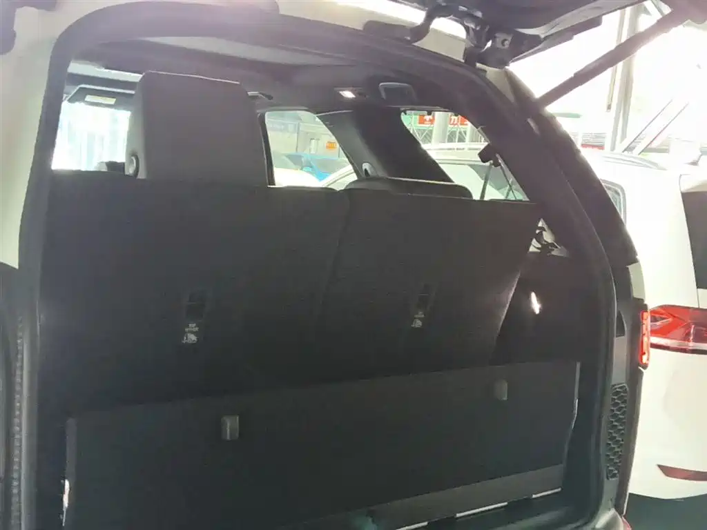 Land Rover Discovery 2017 3.0 SC V6 HSE фото 19