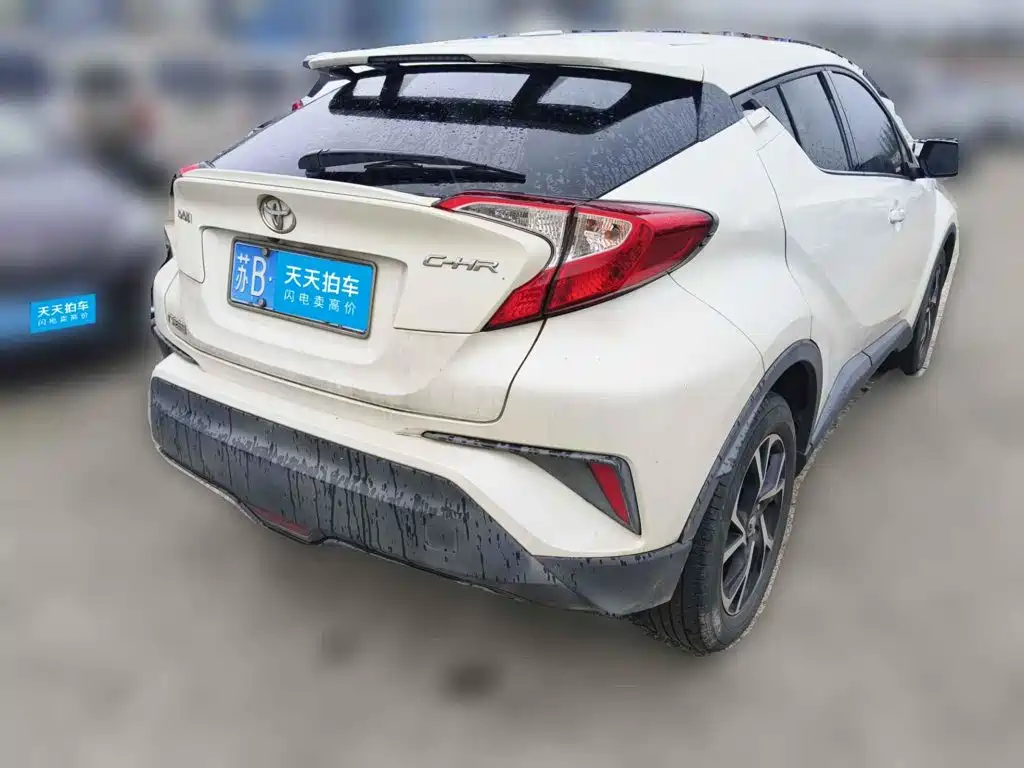 Фото 2 - Toyota C-HR
