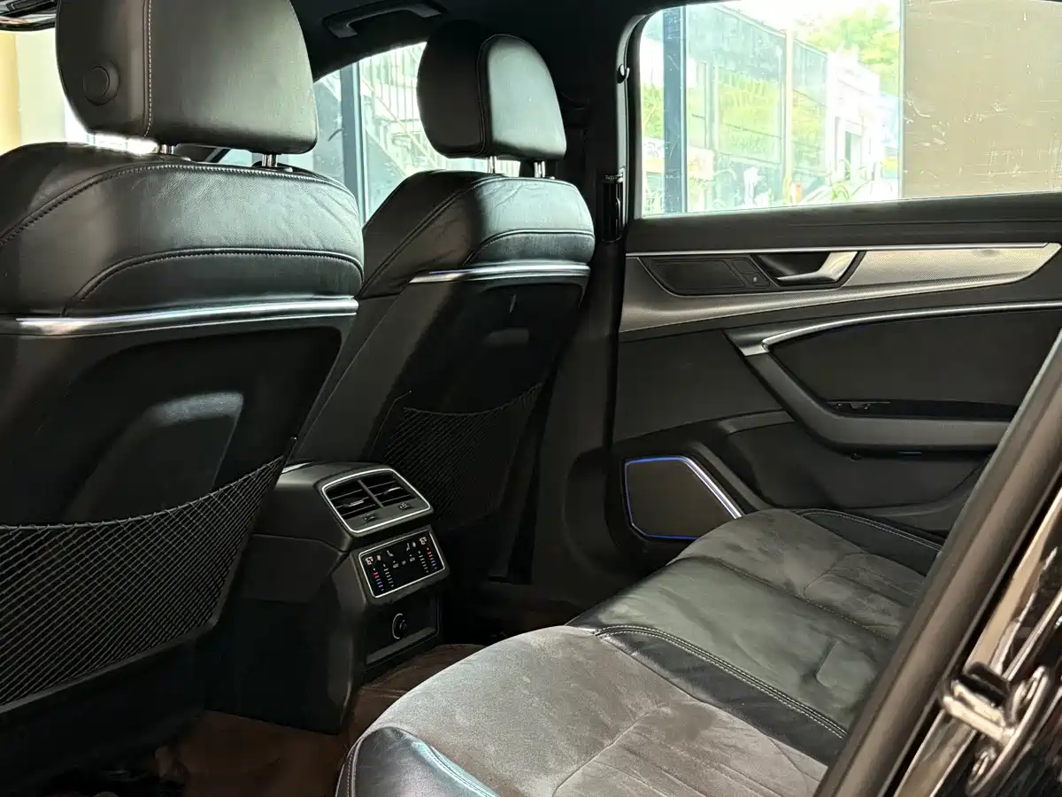 Фото 6 - Audi A6L