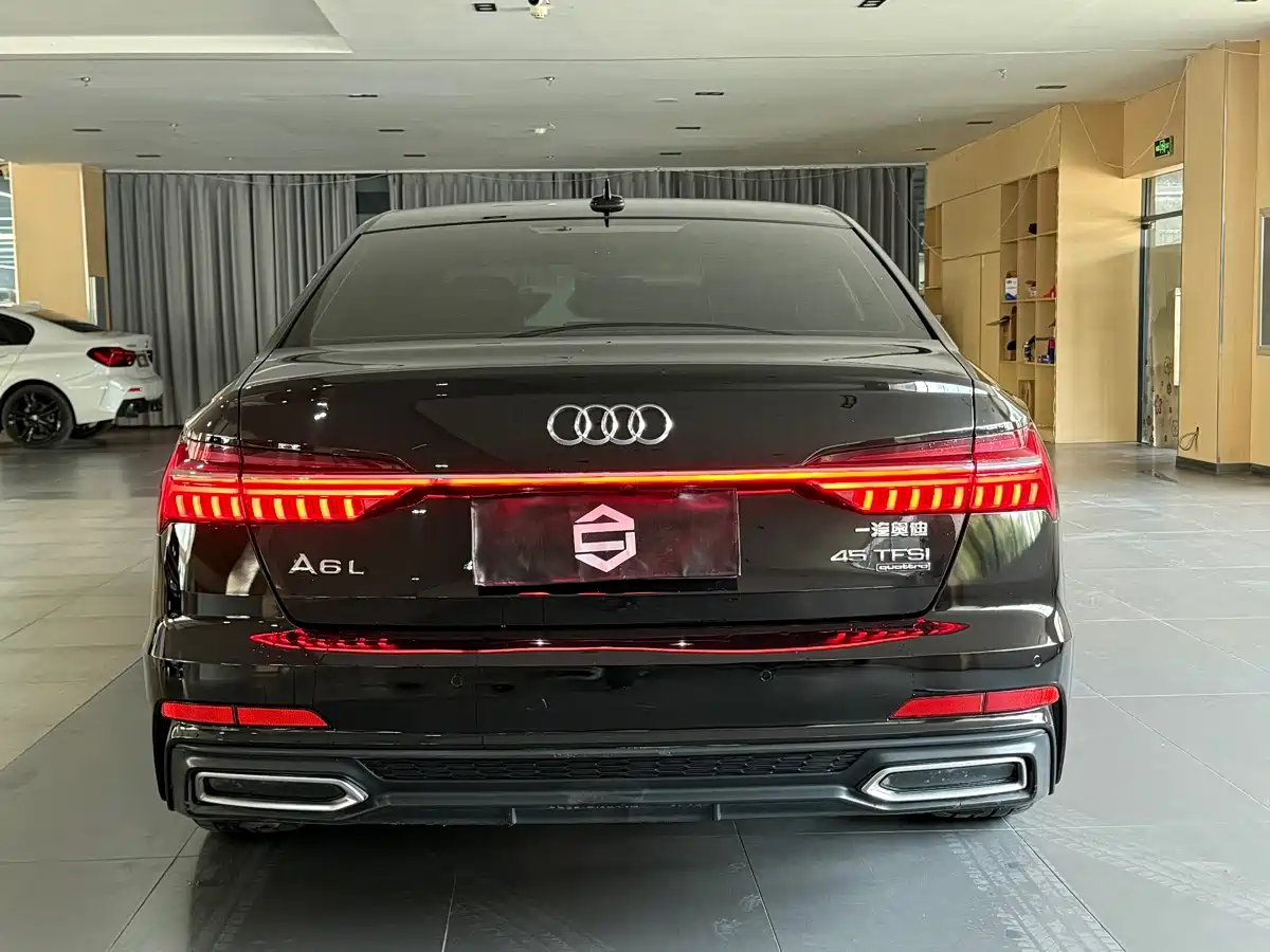 Фото 8 - Audi A6L