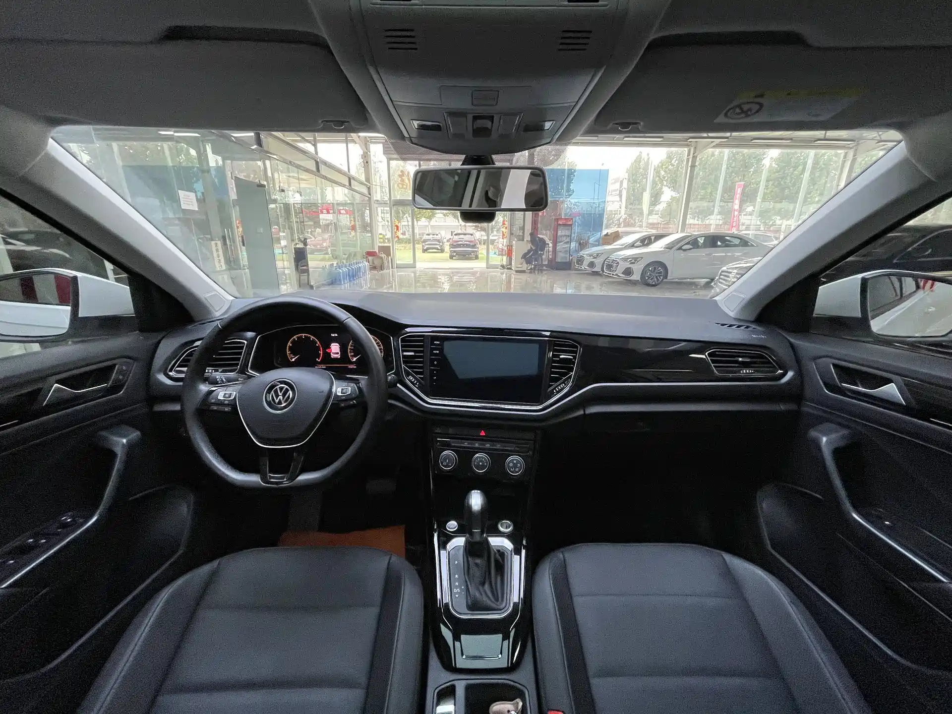 Фото 13 - Volkswagen T-ROC
