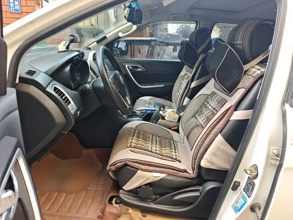 Jiangling Yusheng S350 2015 2014 2.4T Auto 4WD Diesel Luxury Sunroof 5-seater