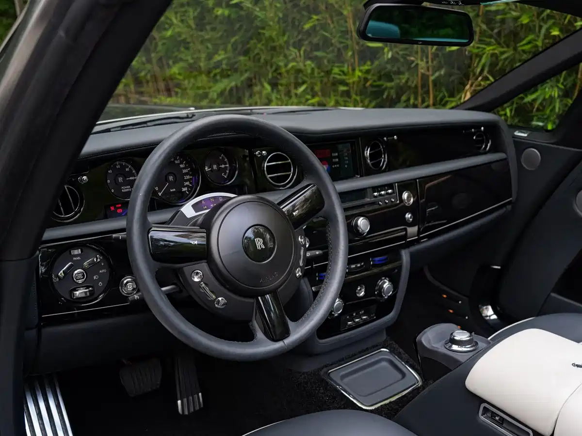 Фото 11 - Rolls-Royce Phantom