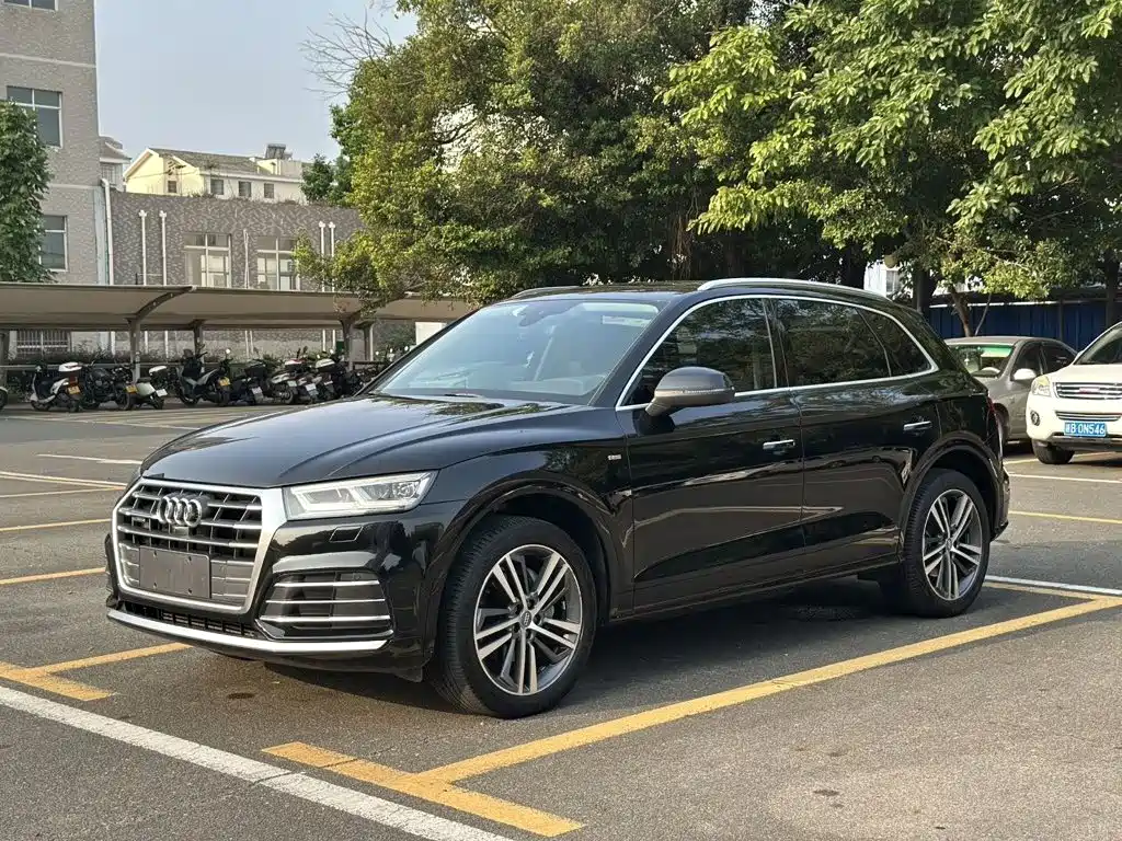 Photo 1 - Audi Q5L
