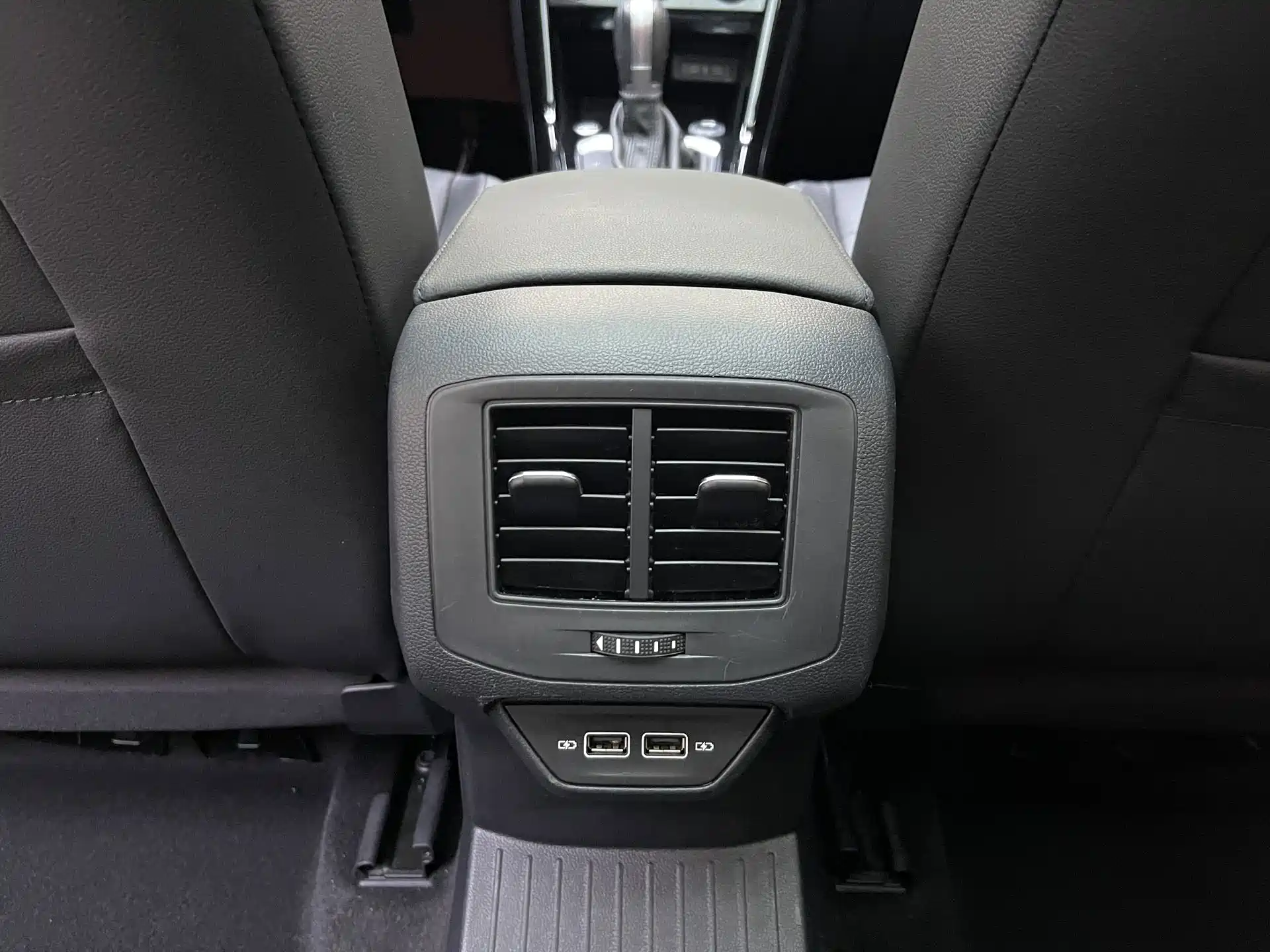 Фото 18 - Volkswagen T-ROC