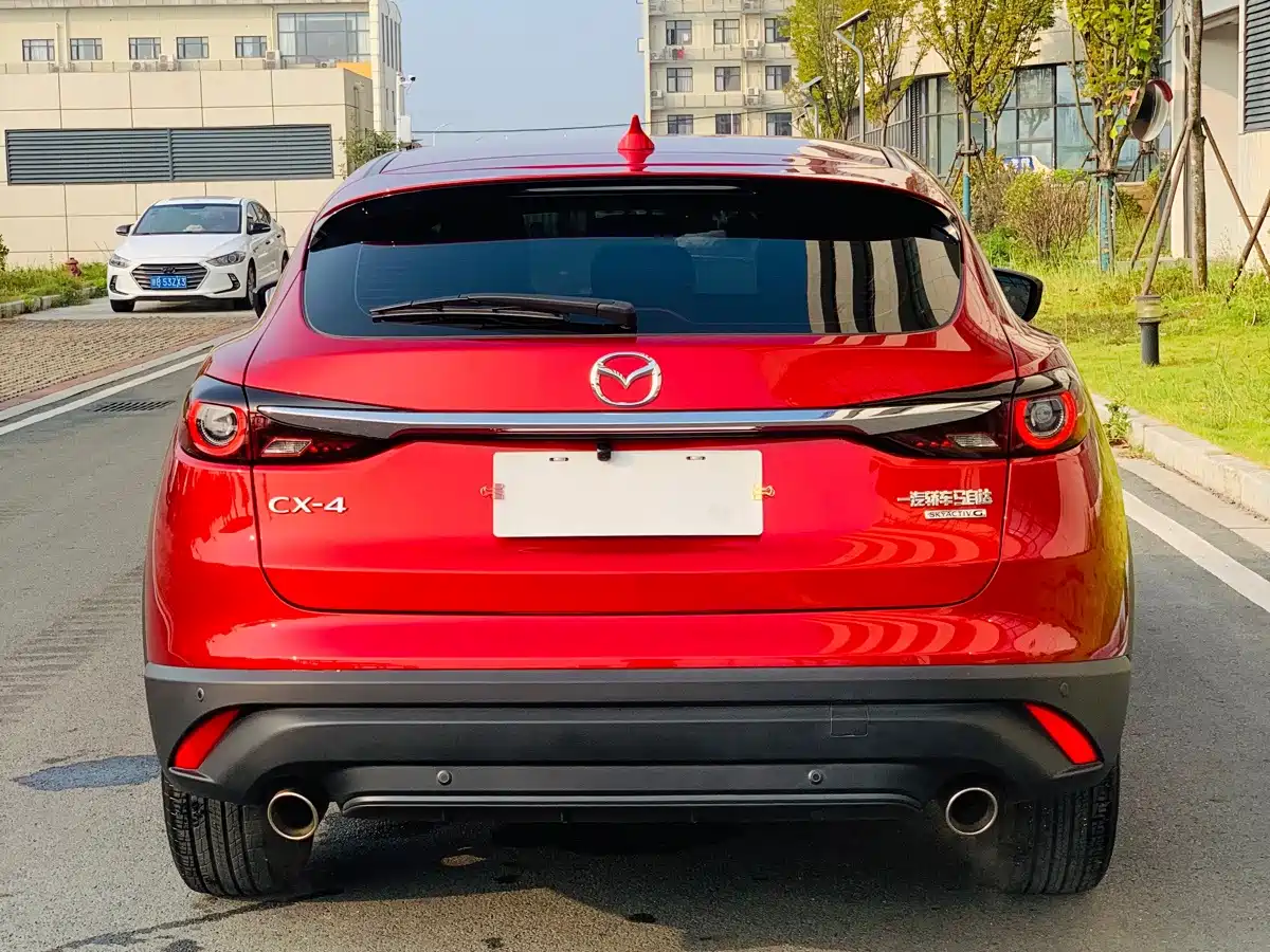 Photo 7 - Mazda CX-4