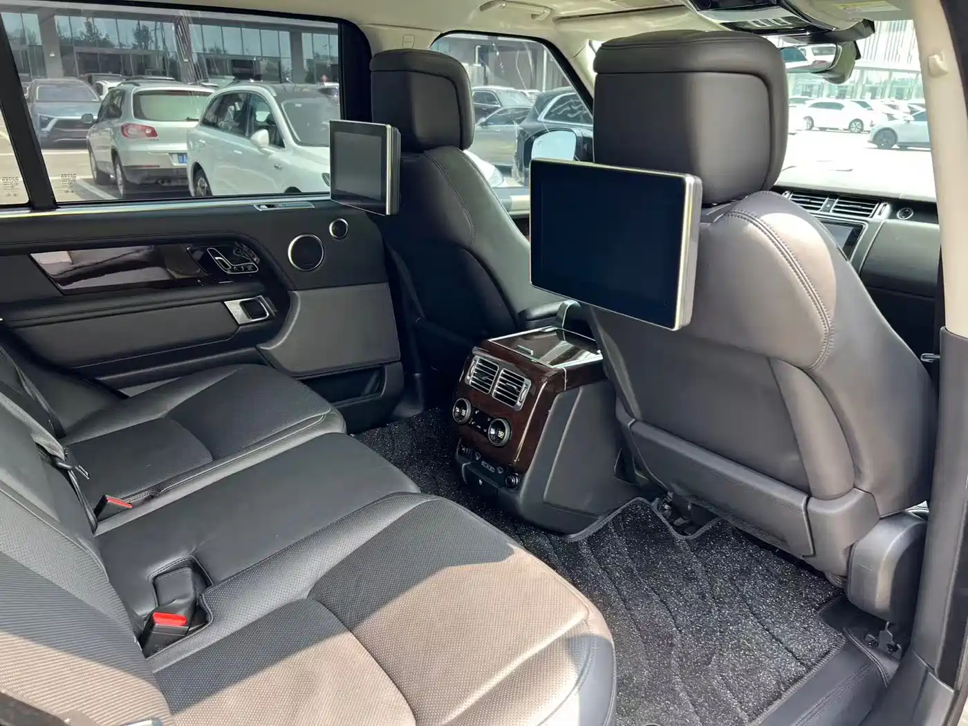 Photo 12 - Land Rover Range Rover