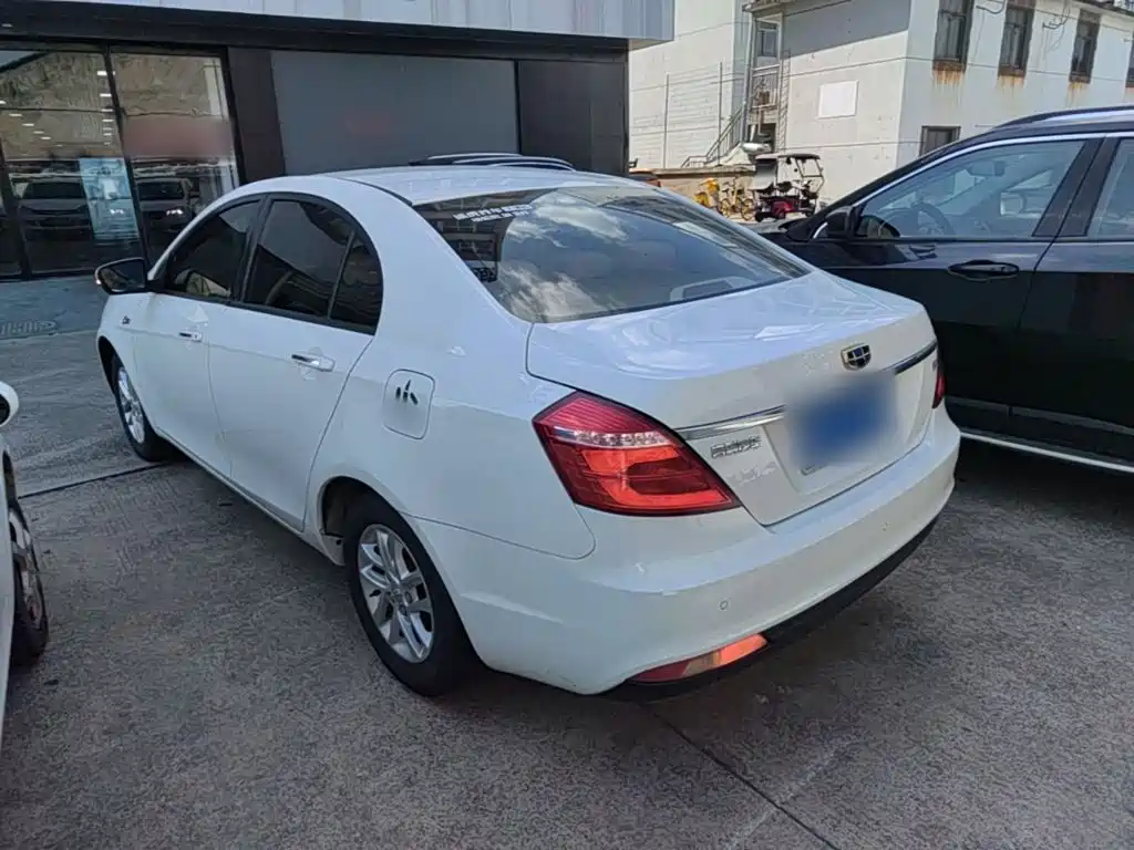 Фото 5 - Geely Emgrand